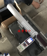 寧波某客戶為合金鋼螺栓和鑲件，風(fēng)力發(fā)電葉片襯套定制的專用噴砂